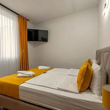 Domestika Hotel *
